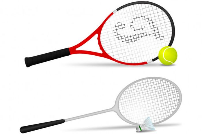 Raket tenis dan bulu tangkis itu berbeda.