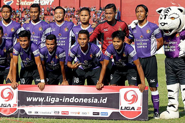 Tim Persik Kediri berpose sebelum dimulainya pertandingan melawan Persida Sidoarjo dalam laga lanjutan Liga 2 di Stadion Brawijaya Kediri, Jawa Timur, Selasa (25/07/2017) sore.