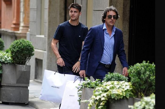 Alvaro Morata bersama sang agen, Juanma Lopez saat berada di Italia
