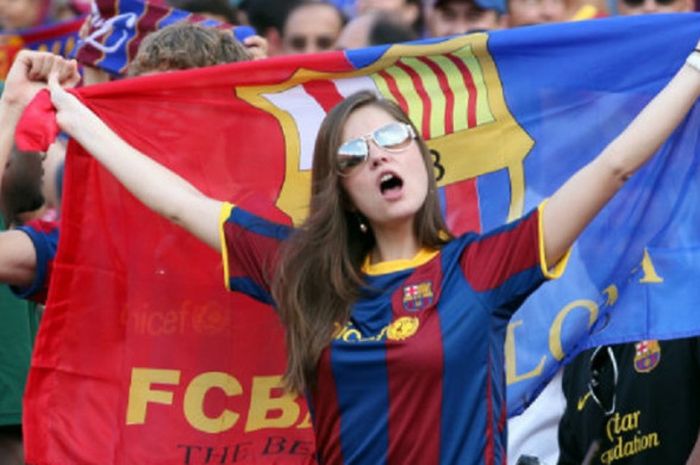 Fan Barcelona Wanita di Camp Nou