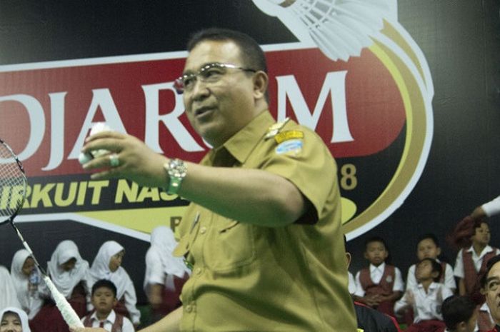 Walikota Tasikmalaya, Budi Budiman secara simbolis  membuka  Djarum Sirkuit Nasional (Djarum Sirnas) Premier Li Ning Jawa Barat (Jabar) Open 2018, Senin (23/7/2018).