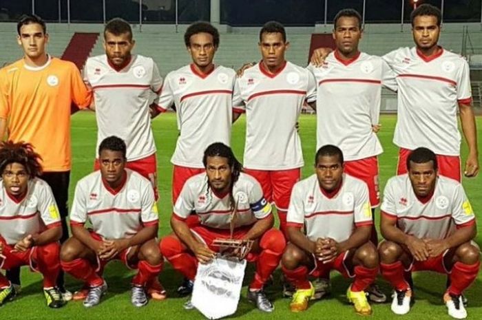 Para pemain timnas Kaledonia Baru sebelum menjamu Malaysia di Stadion Numa-Daly Magenta, Nouma, Rabu (22/6/2016) sore. 