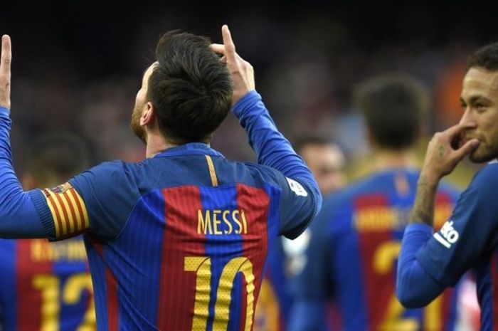 Penyerang FC Barcelona, Lionel Messi, merayakan gol yang ia cetak ke gawang Athletic Bilbao pada laga La Liga antara FC Barcelona dan Bilbao di Stadion Camp Nou, Barcelona, pada Sabtu (4/2/2017).