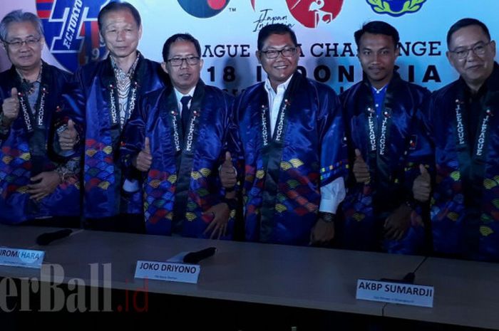 Jumpa pers rencana pertandingan persahabatan Bhayangkara FC melawan FC Tokyo di Kantor PSSI, Kuningan, Jakarta Selatan, Selasa (16/1/2018)