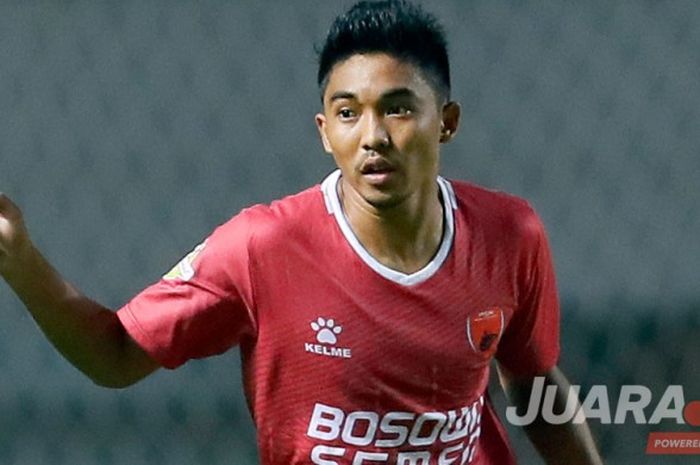 Gelandang PSM Makassar, Muhammad Arfan, saat tampil melawan PS TNI dalam laga lanjutan Liga 1 di Stadion Pakansari, Cibinong, Senin (15/5/2017) malam WIB.