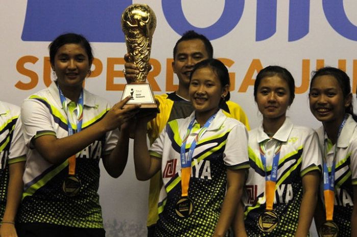 Tim putri U-19 Jaya Raya berhasil menjadi juara pada ajang beregu Blibli.com Superliga Junior 2017, di GOR Magelang, Jawa Tengah, Minggu (10/12/2017).