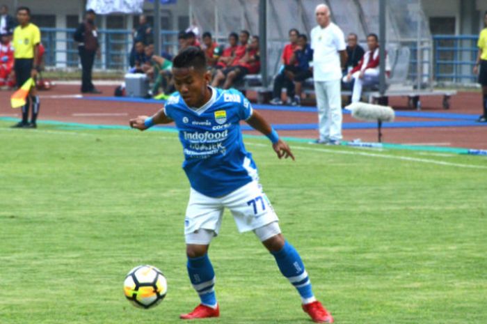 Pemain Tengah Persib Bandung, Ghozali Siregar saat menghadapi Sriwijaya FC di Stadion Gelora Bandung