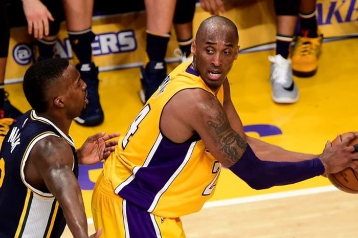Pebasket Los Angeles Lakers, Kobe Bryant, saat menjalani pertandingan perpisahannya di pentas NBA dengan melawan Utah Jazz di Staples Center, Los Angeles, California, Rabu (13/4/2016) malam waktu setempat atau Kamis WIB.