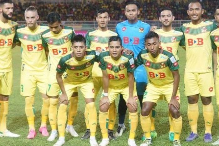 Para pemain Kedah FA sebelum melakoni laga kandang kontra T-Team FA pada Liga Super Malaysia 2017 di Stadion Darul Aman, Rabu (24/5/2017) malam.