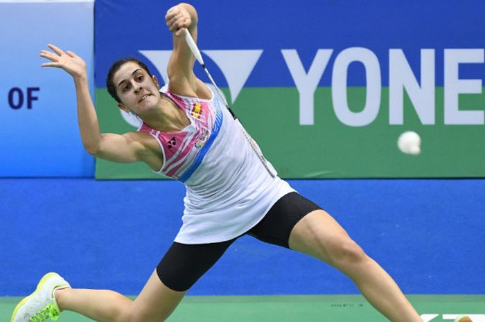 Pebulu tangkis tunggal putri Spanyol, Carolina Marin, saat memainkan laga pada turnamen India Open 2018 di Siri Fort Indoor Stadium, New Delhi, India, 1 Februari 2018.