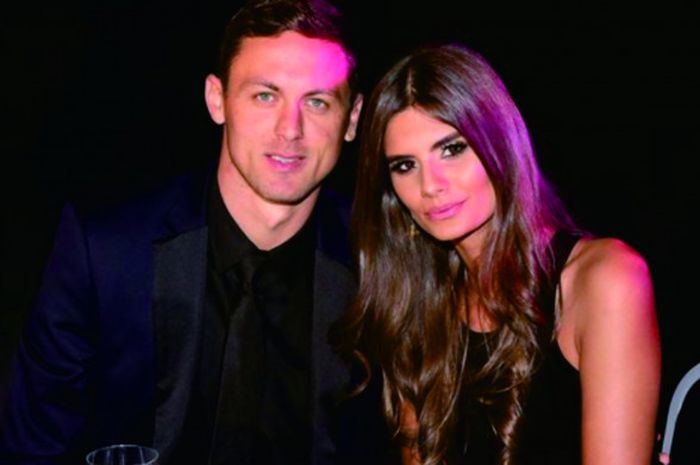 Nemanja Matic (kiri) bersama dengan Aleksandra Pavic dalam acara Gala Dinner UNICEF