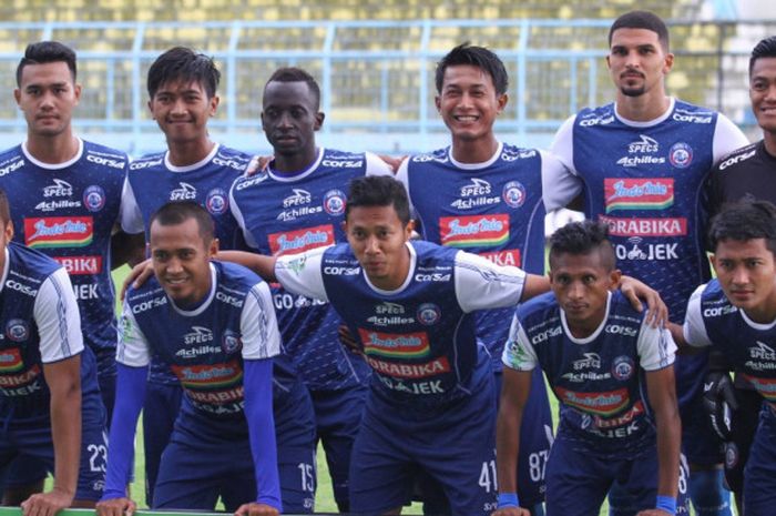 Tim inti Arema FC diturunkan melawan Barito Putera dalam lanjutan Liga 1 di Stadion Kanjuruhan Kepanjen, Kabupaten Malang, Sabtu (24/11/2018). 