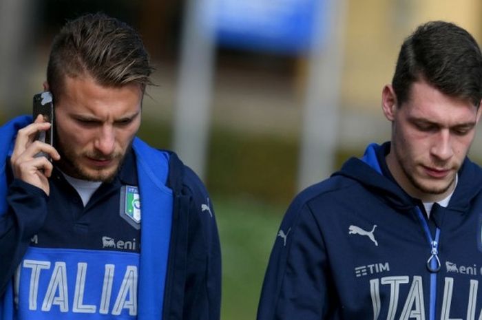 Ciro Immobile (Kiri) dan Andrea Belotti dalam sesi latihan di Coverciano, 21 Maret 2017. 