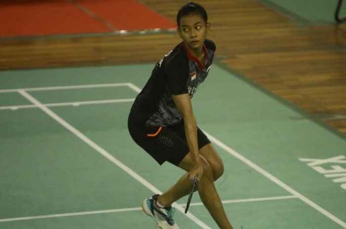 Pebulu tangkis tunggal putri nasional, Dinar Dyah Ayustine, saat menjalani pertandingan melawan Fitriani pada laga simulasi Piala Sudirman di Hall Pelatnas, Cipayung, Jakarta Timur, Sabtu (13/5/2017). Dinar kalah dari Fitriani dengan skor 15-21, 21-19, 18-21.