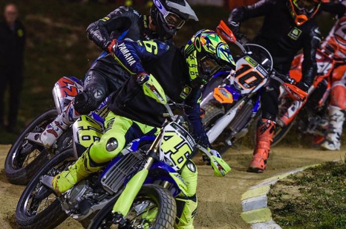 Valentino Rossi saat berlatih motocross di ranch miliknya.