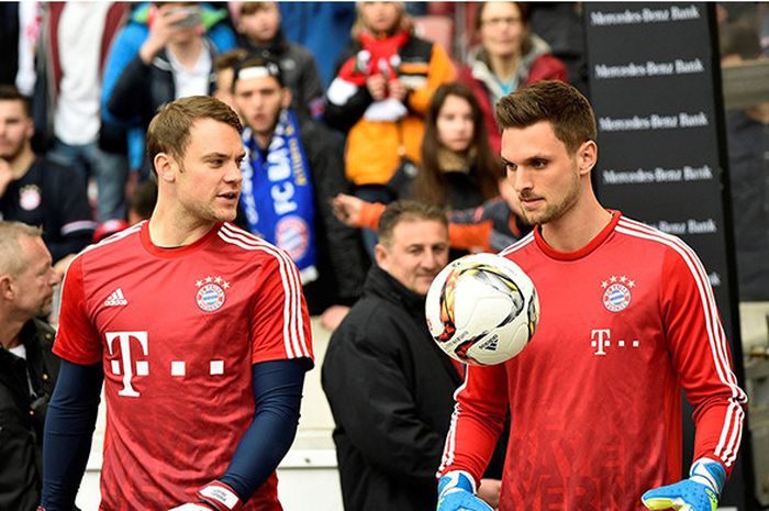 Kiper Bayern Munchen Manuel Neuer (kiri) dan Sven Ulreich (kanan)