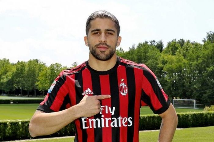 Ricardo Rodriguez merampungkan transfer ke AC Milan, Kamis (8/6/2017).