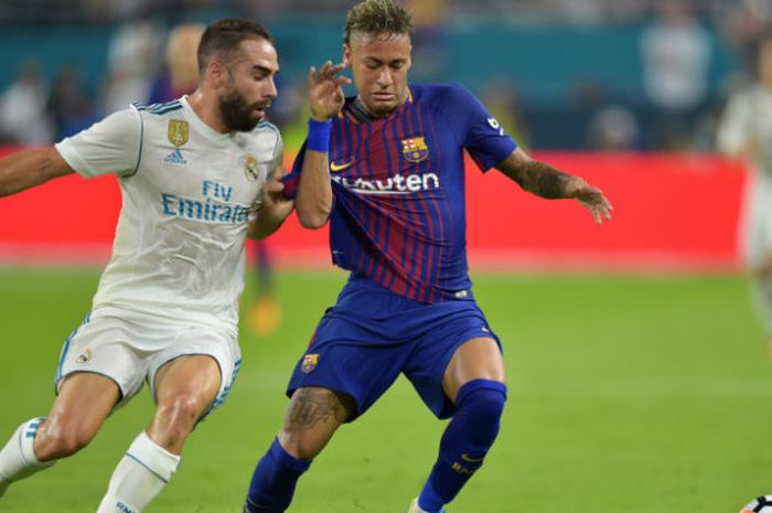 Dani Carvajal (Real Madrid) dan Neymar (Barcelona) beradu dalam laga pramusim di Miami, Sabtu (29/7/2017) atau Minggu pagi WIB.