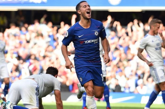  Eden Hazard mencetak gol Chelsea ke gawang Cardiff City dalam partai Liga Inggris di Stadion Stamford Bridge, London, 15 September 2018. 