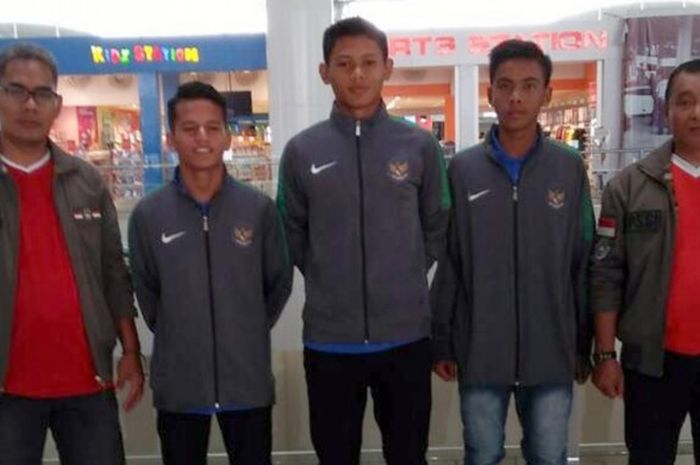 Tiga pemain Sumut yang lolos seleksi nasional Timnas Indonesia U-16 di Sawangan, sesaat sebelum take off dari Bandara Kualanamu, Deliserdang