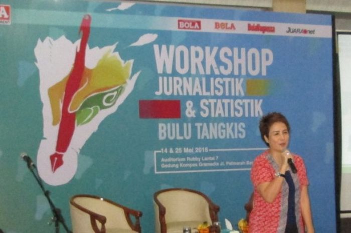 Yuni Kartika, Humas PBSI memberikan sambutan pada acara Workshop Jurnalistik dan Statistik Bulu Tangkis di Jakarta, Sabtu (14/5).