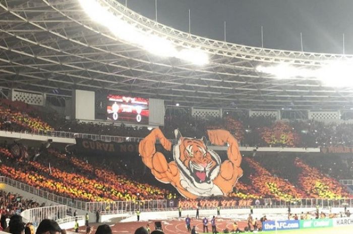 Koreografi Macan di Stadion Utama Gelora Bung Karno (SUGBK), Senayan, Jakarta Pusat, yang Disajikan Curva Nord Persija, Selasa (10/4/2018).