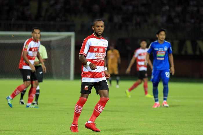 Zah Rahan Krangar saat memperkuat Madura United dalam laga uji coba kontra PSIS Semarang di Stadion 