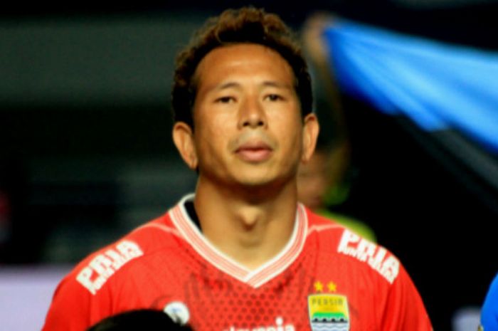 Kiper Persib asal Bali, I Made Wirawan sebelum sepak mula laga Persib vs PSIS di Stadion Gelora Band