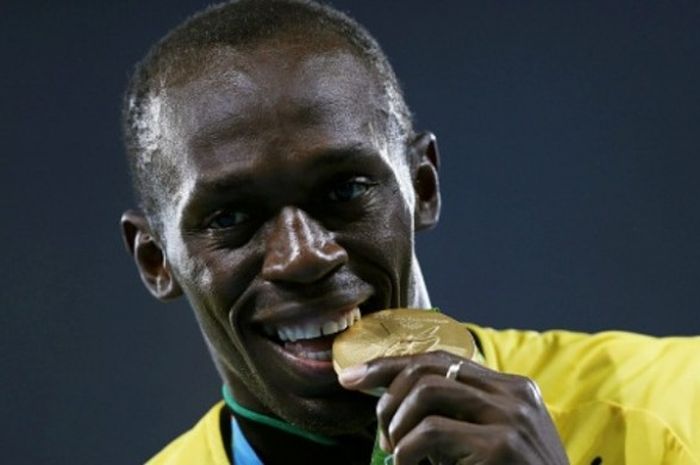 Pelari asal Jamaika, Usain Bolt, mendapatkan medali emas di ajang Olimpiade 2016 untuk nomor estafet 4 x 100 meter putra di Olympic Stadium, Rio de Janeiro, pada 20 Agustus 2016.