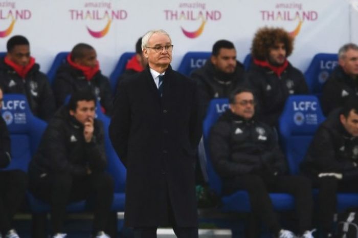 Manajer Leicester City, Claudio Ranieri, mendampingi anak-anak asuhnya dalam laga Premier League kontra Manchester United di Stadion King Power, Leicester, Inggris, 5 Februari 2017.