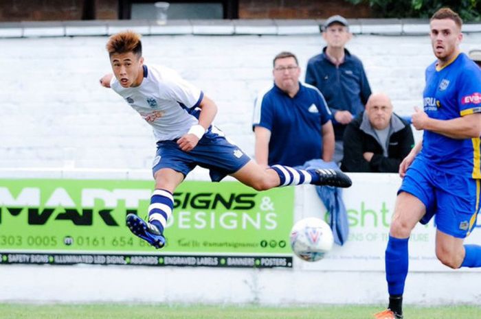 Pemain asal Hong Kong, Dai Wai-tsun atau dikenal dengan nama Tsun Dai saat berseragam Bury FC