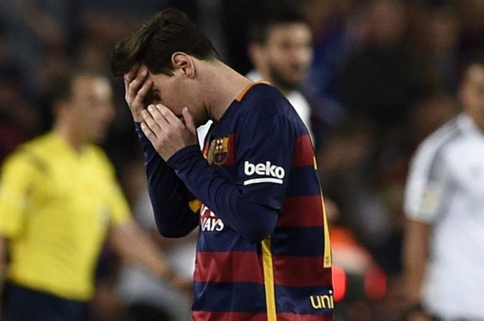 Lionel Messi, mencetak gol ke-500 sepanjang karier namun gagal membawa FC Barcelona menang atas Valencia di Camp Nou (17/4/2016)