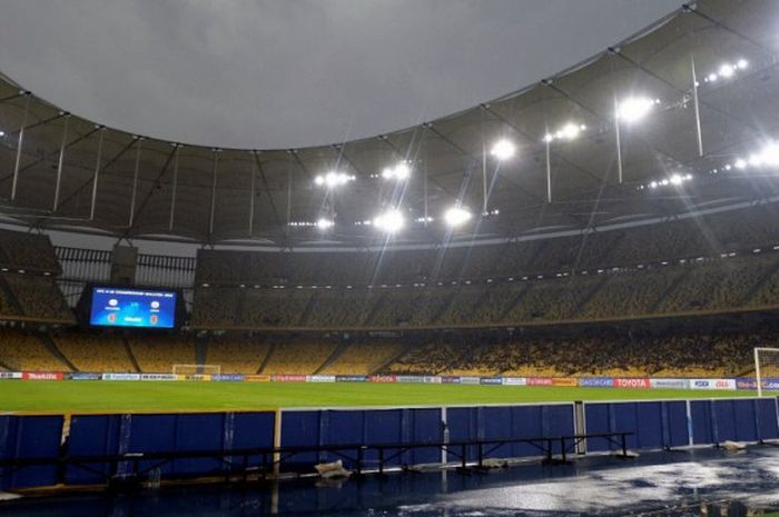 Laga hidup mati timnas U-16 Malaysia harus diundur lantaran cuaca buruk yang mengguyur Kuala Lumpur, Rabu (26/9/2018).