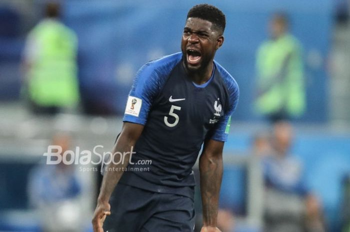 Selebrasi bek timnas Prancis, Samuel Umtiti, usai berhasil menjebol gawang Belgia dalam laga semifinal Piala Dunia 2018.