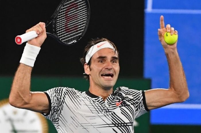 Petenis Swiss, Roger Federer, merayakan kemenangannya atas pemain Spanyol, Rafael Nadal, pada laga final Australia Terbuka 2017 di Rod Laver Arena, Melbourne Park, Minggu (29/1/2017).