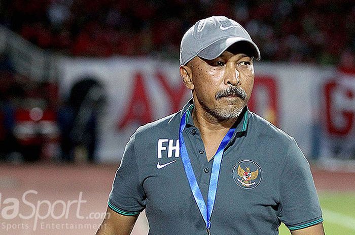 Pelatih timnas U-16 Indonesia, Fakhri Husaini, pada laga semifinal Piala AFF U-16 2018 antara timnas U-16 Indonesia melawan Malaysia di Stadion Gelora Delta Sidoarjo, Jawa Timur, Kamis (09/08/2018) malam.