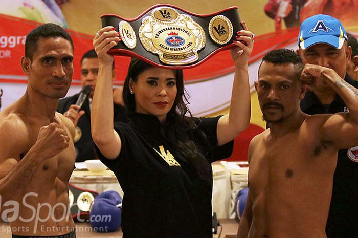 Mantan juara PABA, Roy Mukhlis akan menghadapi mantan juara WBO Asia Pasific, Isack Letidena Yunior, dalam pertandingan tinju profesional ‘Magelang Big Fights’ yang digelar di Magelang, Sabtu (11/8/2018).