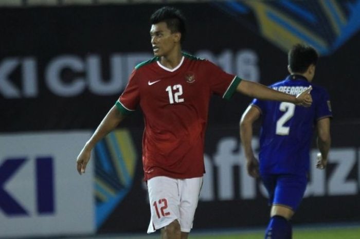 Striker timnas Indonesia, Lerby Eliandry, beraksi pada laga Piala AFF 2016 antara  timnas Indonesia dan Thailand di Philippine Sports Stadium pada Sabtu (19/11/2016).