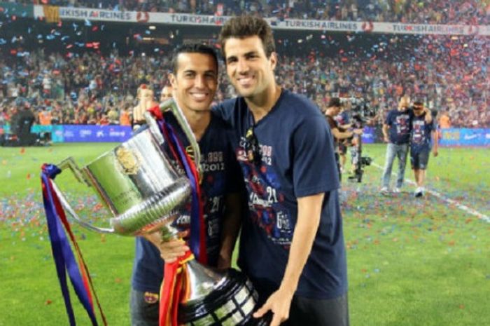 Kedua pemain mengangkat Piala Copa Del Ray saat keduanya berseragam Barca 