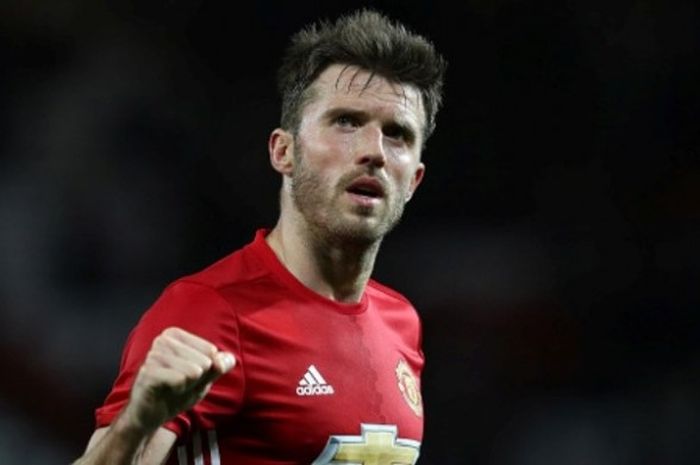 Gelandang Manchester United, Michael Carrick, merayakan kemenangan timnya atas Manchester City dalam laga putaran 4 Piala Liga di Old Trafford pada 26 Oktober 2016.