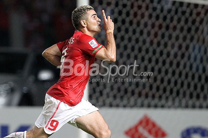 Aksi selebrasi striker timnas Indonesia, Cristian Gonzales, seusai mencetak gol ke gawang Filipina dalam laga Piaala AFF 2010 di Stadion Gelora Bung Karno, Jakarta, pada 19 Desember 2010.