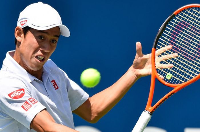 Petenis Jepang yang menempati peringkat ke-9 dunia, Kei Nishikori, saat menjalani pertandingan melawan Gael Monfils (Prancis) pada babak ketiga turnamen Rogers Cup di Uniprix Stadium, Montreal, Kanada, Rabu (9/8/2017).