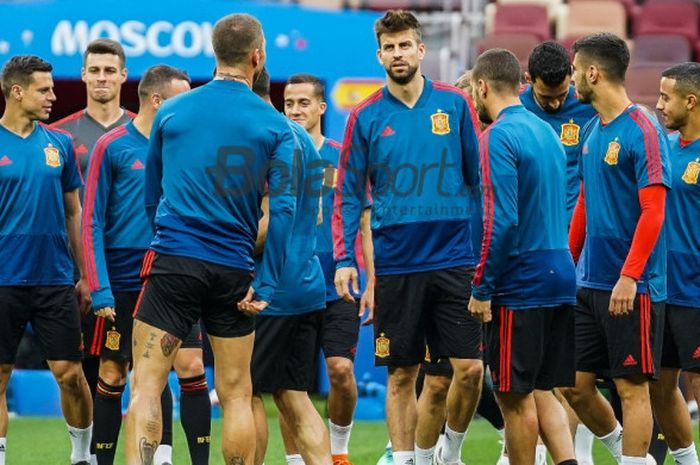Para pemain timnas Spanyol pada sesi latihan terbuka di Stadion Luzhniki, Moskow, Sabtu (30/6/2018), jelang laga kontra timnas Rusia dalam lanjutan babak 16 besar Piala Dunia 2018.