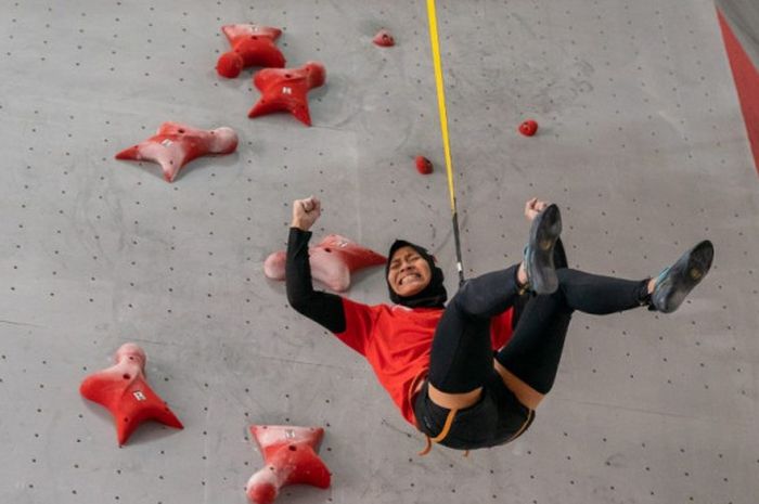 Atlet panjat tebing putri Indonesia, Aries Susanti, meraih medali emas pada kompetisi bergengsi dan tertinggi di dunia, IFSC Climbing World Cup, di Xiamen, China, 27-28 Oktober 2018.