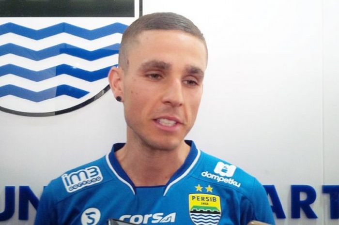 Diogo Alexandre Alves Ferreira, berbicara kepada Media usai penandatanganan kerjasama dengan Persib Bandung di Graha Persib, Kota Bandung, Kamis (25/8/2016).