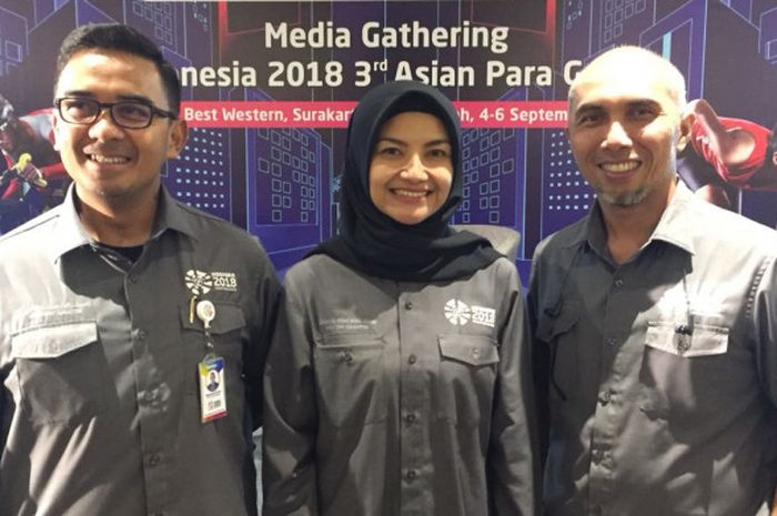  (dari ki-ka) Farhan (Direktur Media&PR Inapgoc), Tina Talisa (Wakil Direktur Media&PR Inapgoc), dan Fanny Riawan (Direktur Divisi Sport Inapgoc) saat berada dalam acara media gathering jelang Asian Para Games 2018, Selasa (4/9/2018). 