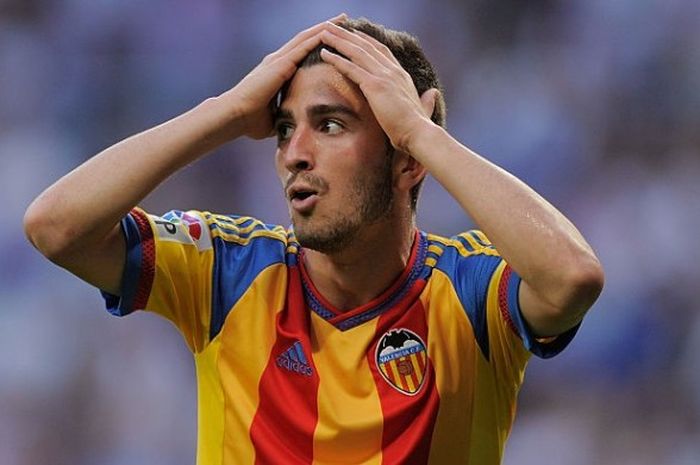 Jose Luis Gaya (Valencia CF) sedang memberi reaksi di partai La Liga melawan Real Madrid di Estadio Santiago Bernabeu.