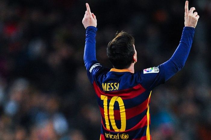 Selebrasi Lionel Messi usai menyarangka gol kedua Barcelona ke gawang Espanyol di babak 16 besar Copa del Rey 2015-2016, 6 Januari 2016.