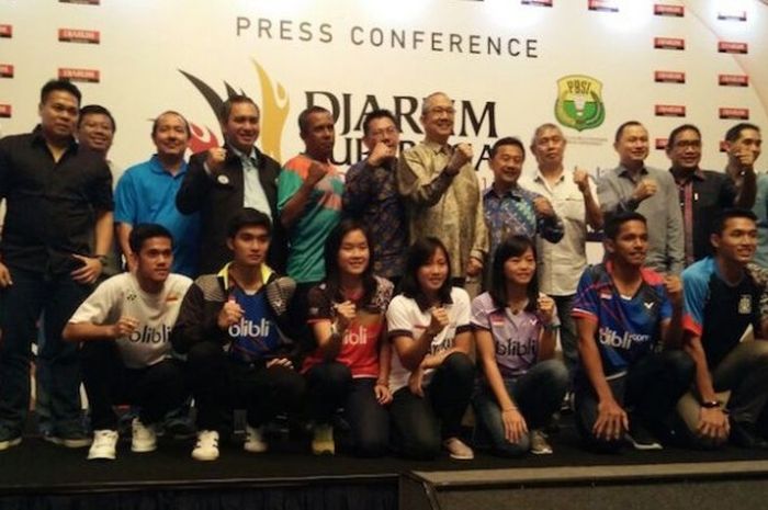 Perwakilan klub peserta Djarum Superliga 2017 berpose bersama pada acara konferensi pers di Jakarta, Rabu (1/2/2017).