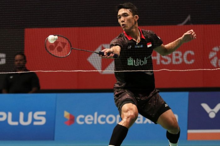 Pemain tunggal putra nasional Indonesia, Jonatan Christie, saat menjalani laga melawan Daren Liew (Malaysia) pada babak kesatu turnamen Malaysia Open 2018 di Axiata Arena, Bukit Jalil, Kuala Lumpur, Rabu (27/6/2018).